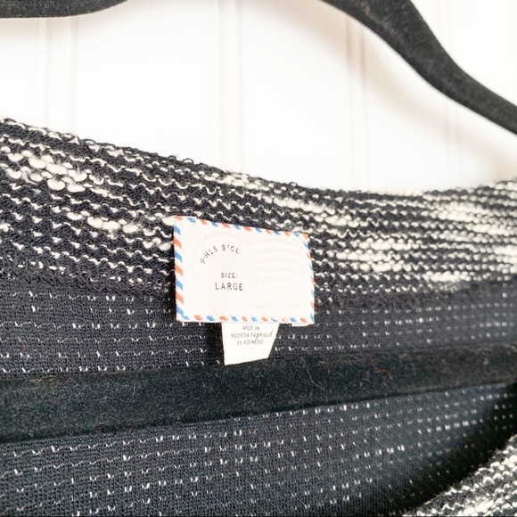 Postmark Black Heathered Tunic With Lace Detail - Picture 3 of 7